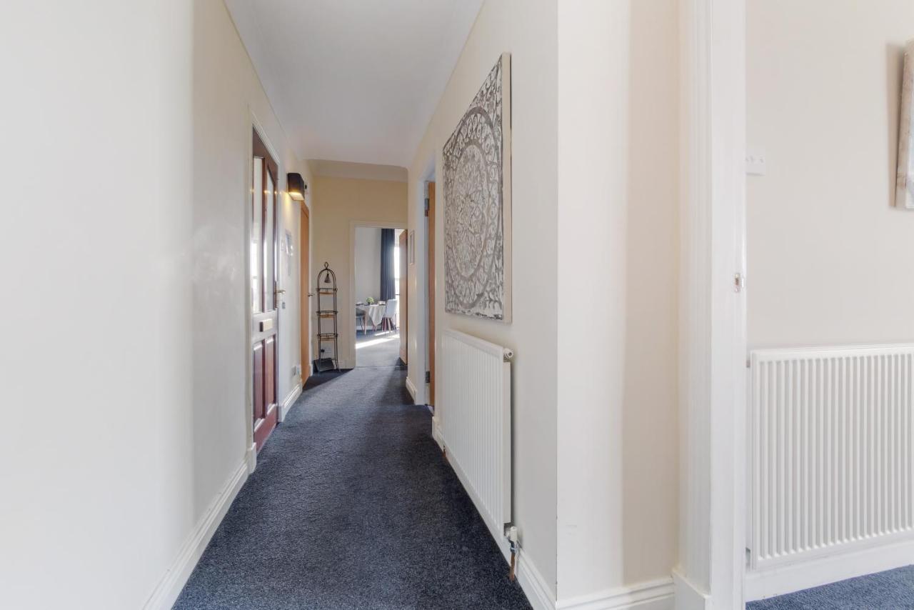 Beautiful 2 To 3 Bed Apartment With Stunning Views! 에어 외부 사진